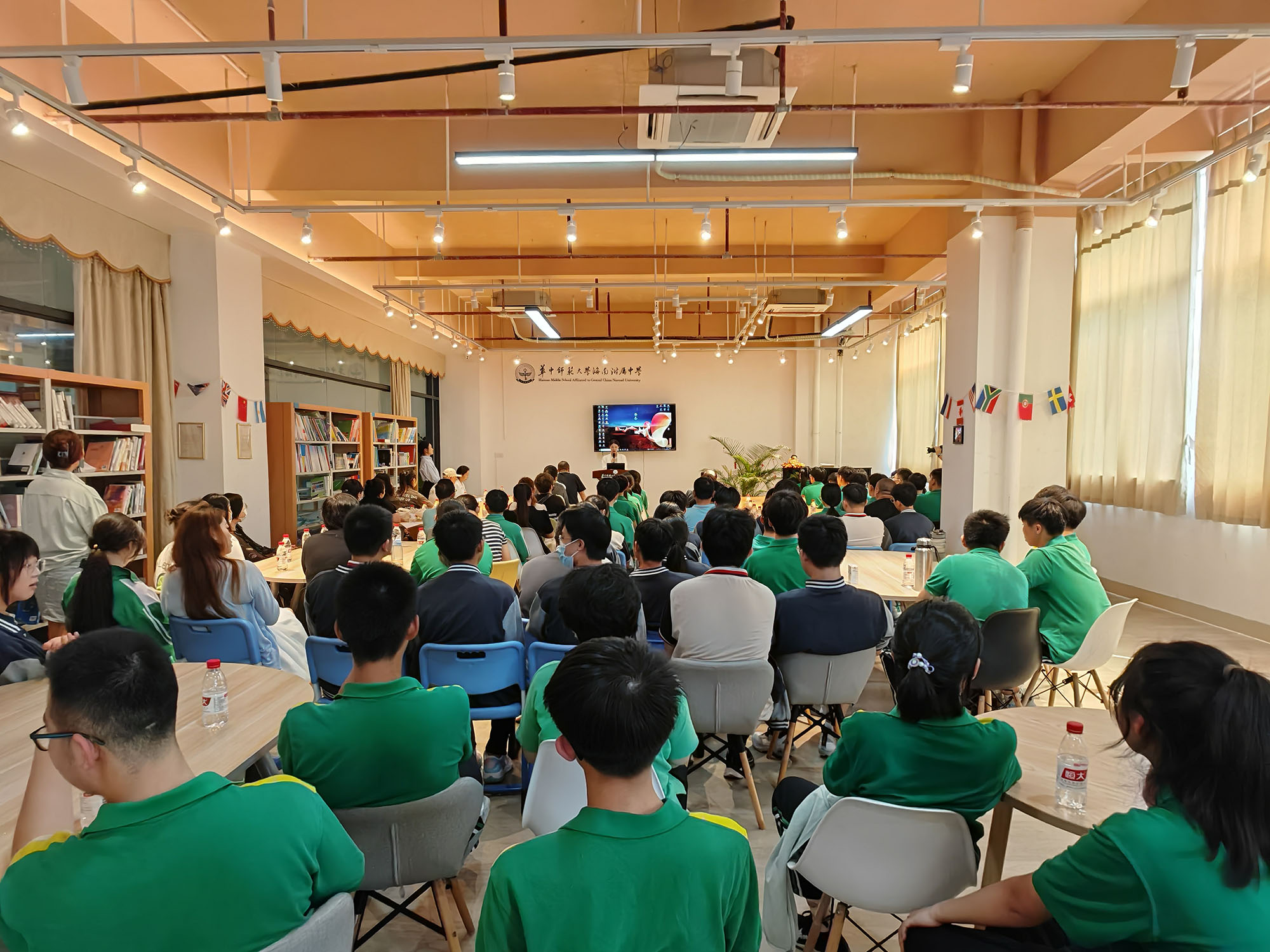 国际VCE课程宣讲会在华海中学成功举办